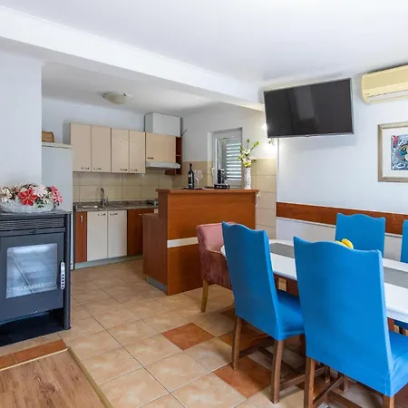 5 Bedroom Stunning In Apartmán *