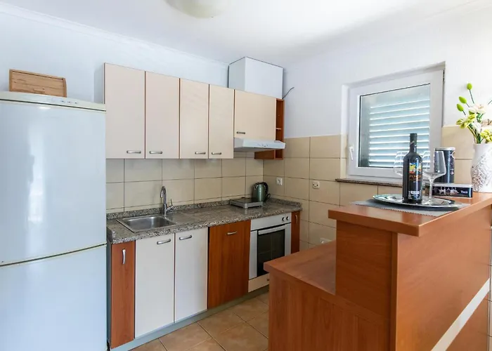 Apartment 5 Bedroom Stunning In