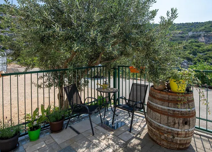 5 Bedroom Stunning In Apartment